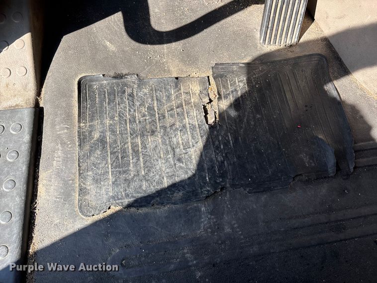 image for item YA1182 2017 Freightliner Cascadia semi truck