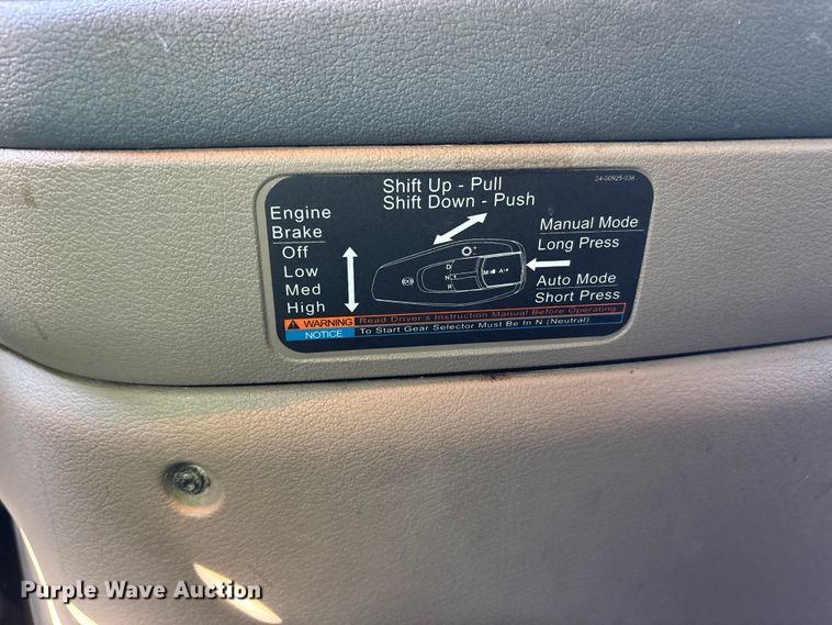 image for item YA1182 2017 Freightliner Cascadia semi truck