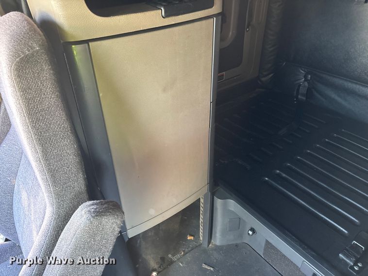 image for item YA1182 2017 Freightliner Cascadia semi truck