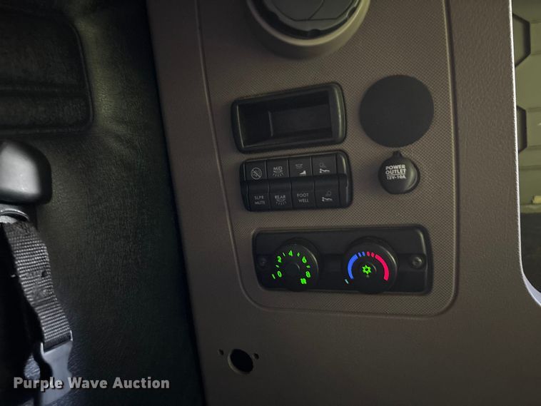 image for item YA1182 2017 Freightliner Cascadia semi truck