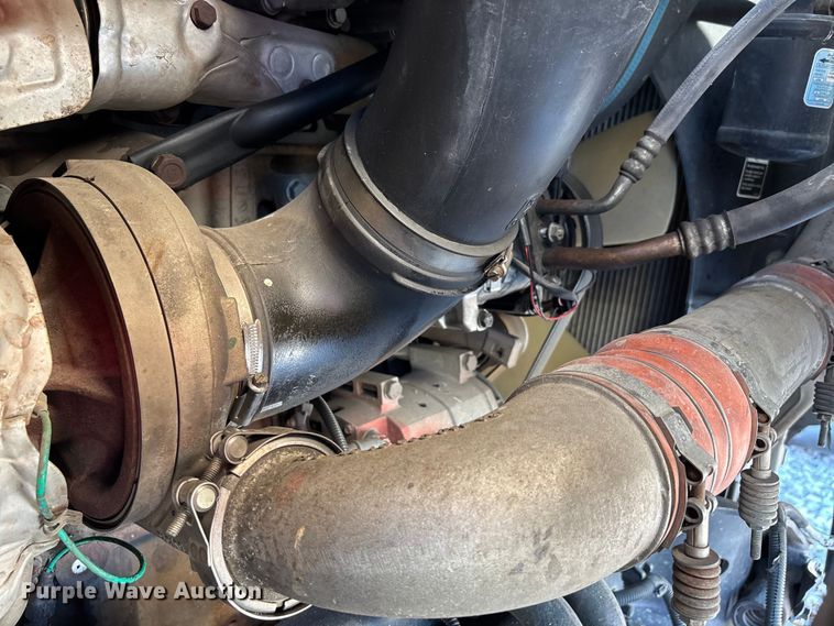 image for item YA1182 2017 Freightliner Cascadia semi truck