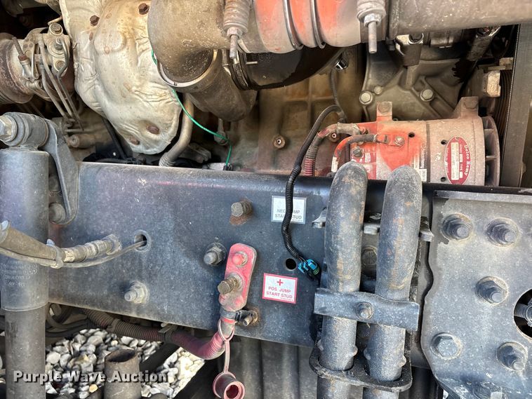 image for item YA1182 2017 Freightliner Cascadia semi truck