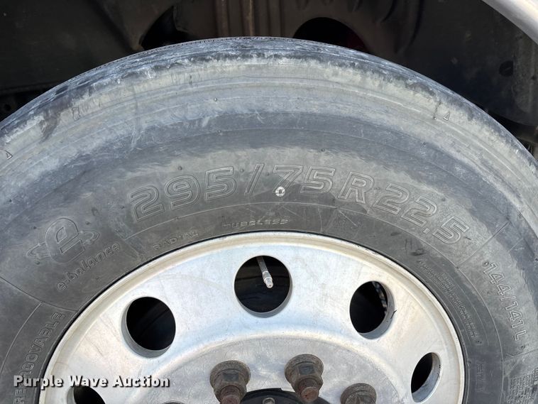 image for item YA1182 2017 Freightliner Cascadia semi truck