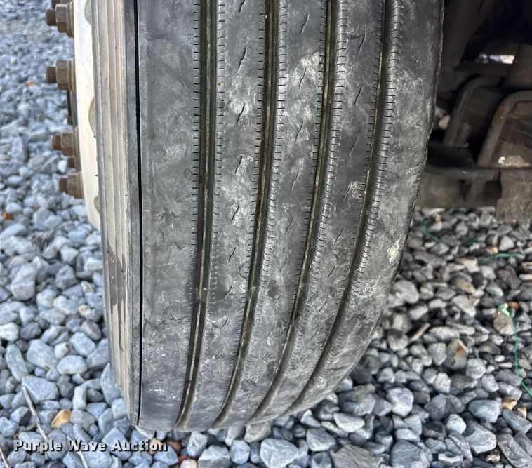 image for item YA1182 2017 Freightliner Cascadia semi truck