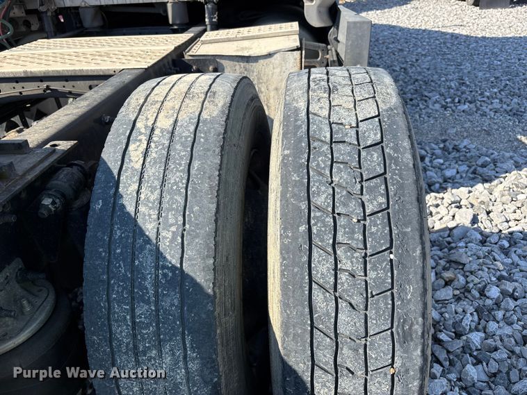 image for item YA1182 2017 Freightliner Cascadia semi truck