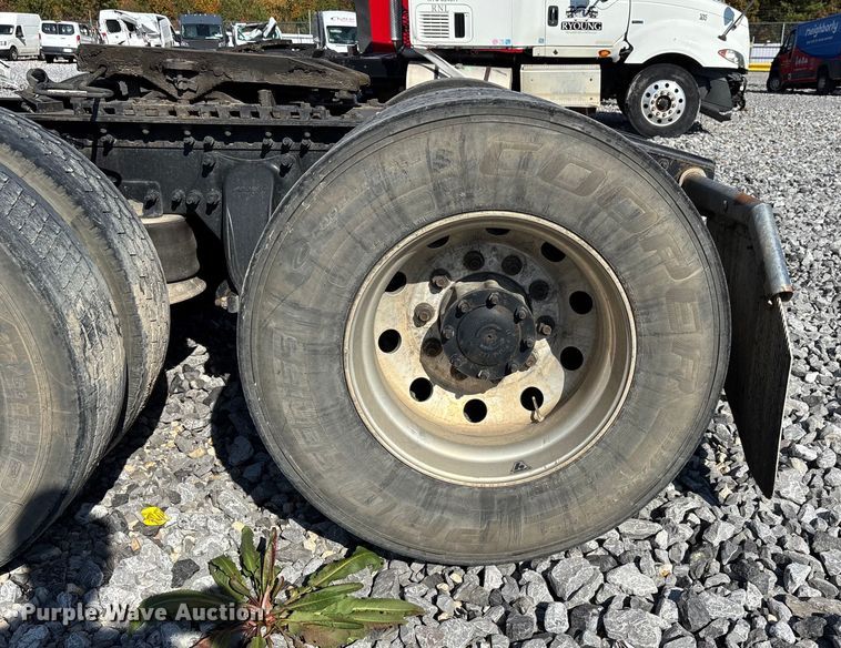 image for item YA1182 2017 Freightliner Cascadia semi truck