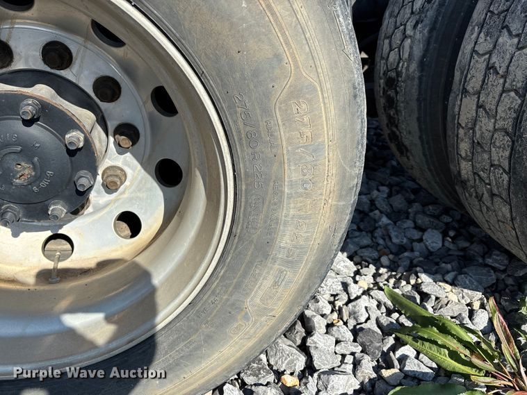 image for item YA1182 2017 Freightliner Cascadia semi truck