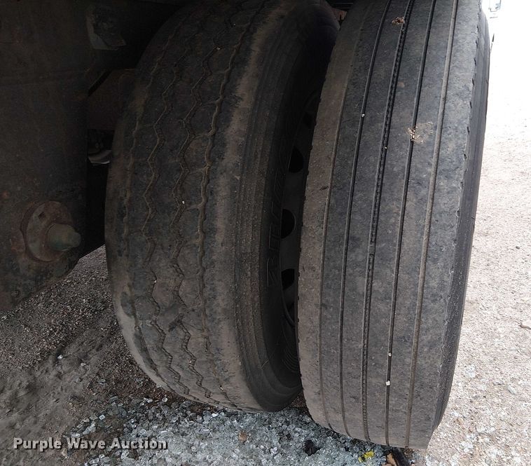 image for item YA1376 2017 Utility VS2DX dry van trailer