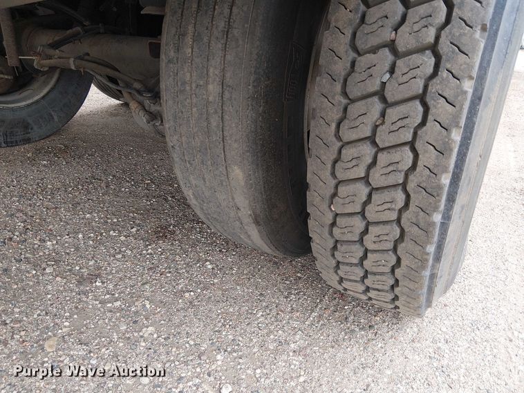 image for item YA1376 2017 Utility VS2DX dry van trailer