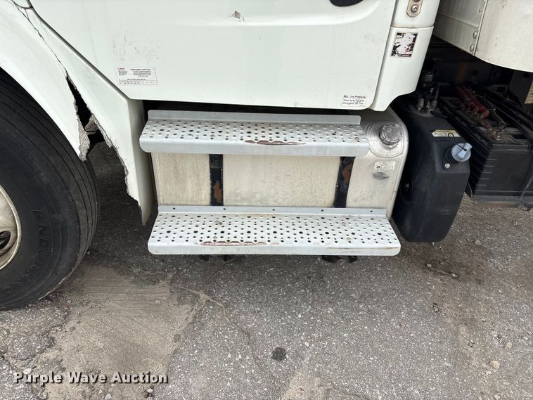 image for item YA1381 2018 Freightliner Business Class M2 box truck