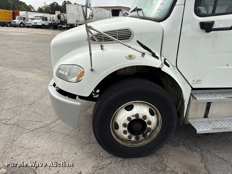 image for item YA1381 2018 Freightliner Business Class M2 box truck