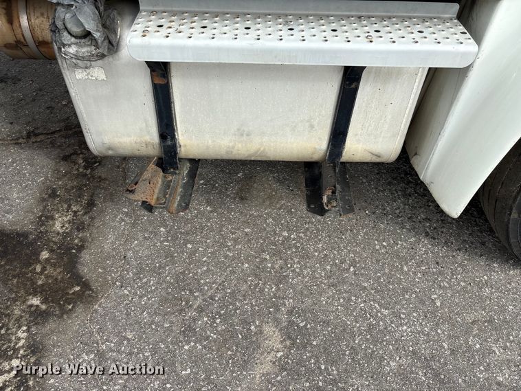 image for item YA1381 2018 Freightliner Business Class M2 box truck