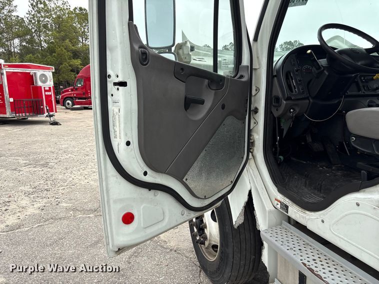 image for item YA1381 2018 Freightliner Business Class M2 box truck