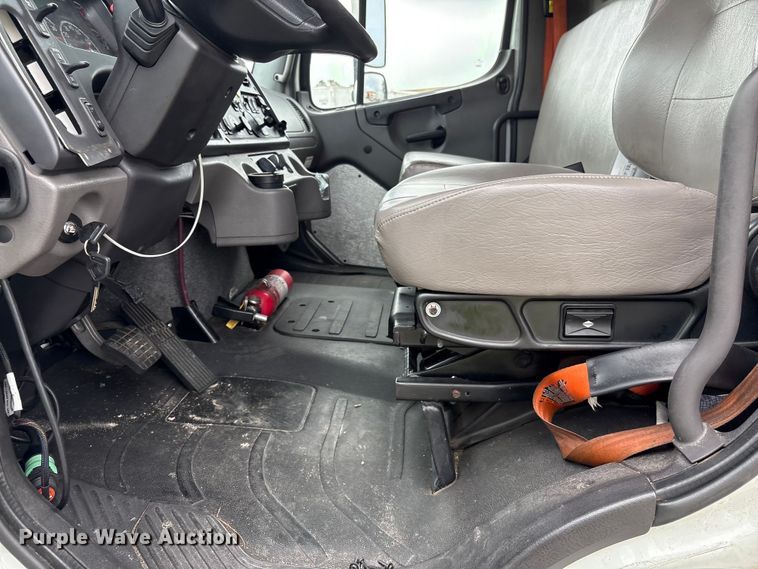 image for item YA1381 2018 Freightliner Business Class M2 box truck