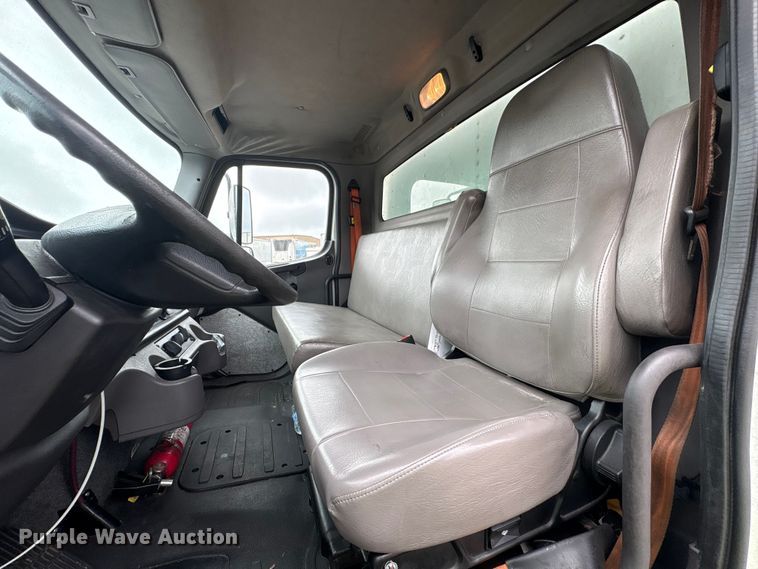 image for item YA1381 2018 Freightliner Business Class M2 box truck