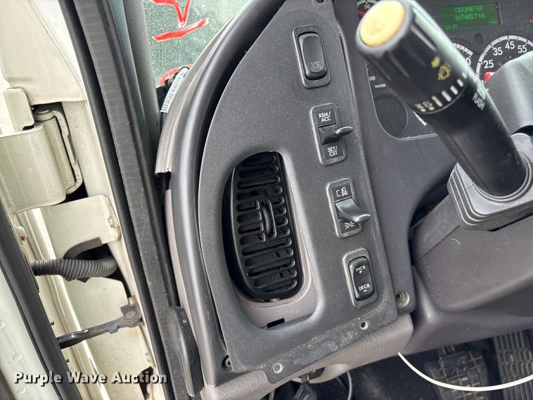 image for item YA1381 2018 Freightliner Business Class M2 box truck