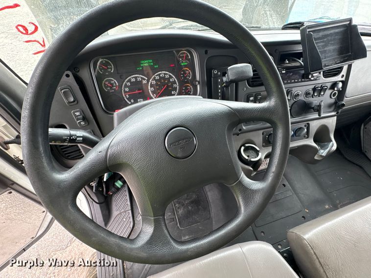 image for item YA1381 2018 Freightliner Business Class M2 box truck