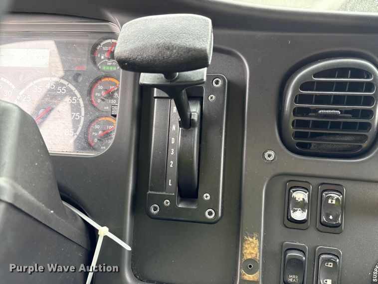 image for item YA1381 2018 Freightliner Business Class M2 box truck