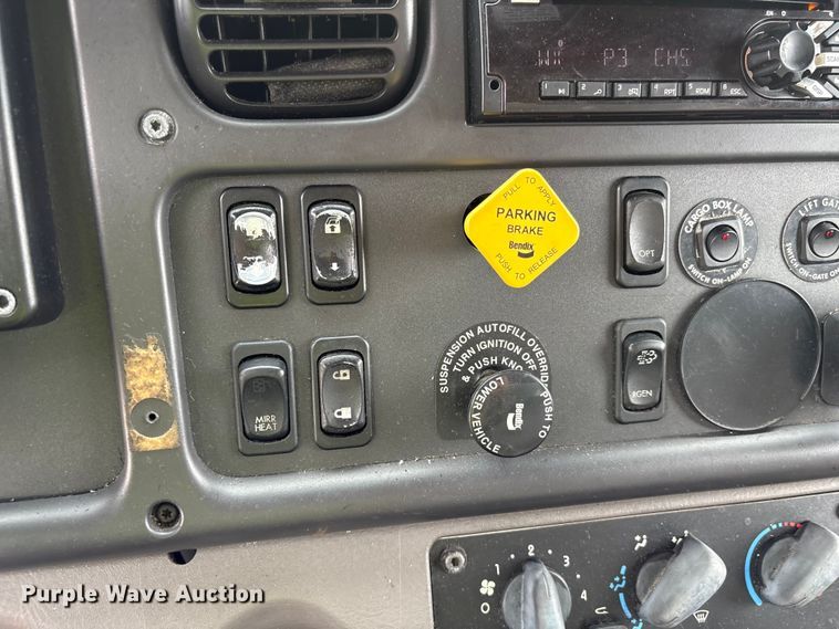 image for item YA1381 2018 Freightliner Business Class M2 box truck