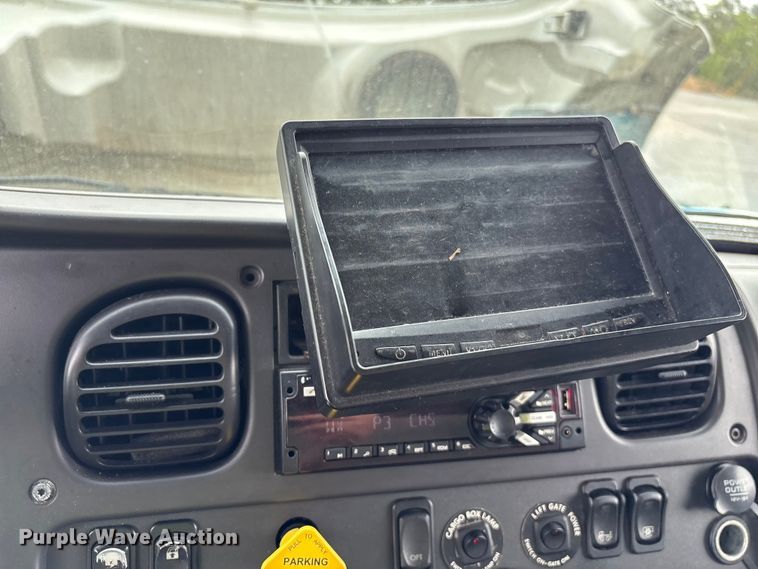 image for item YA1381 2018 Freightliner Business Class M2 box truck