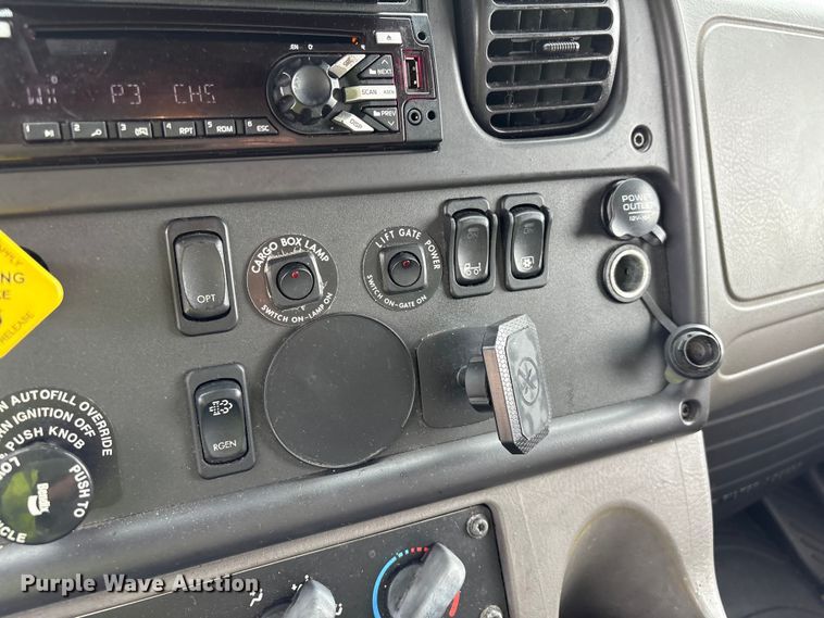 image for item YA1381 2018 Freightliner Business Class M2 box truck