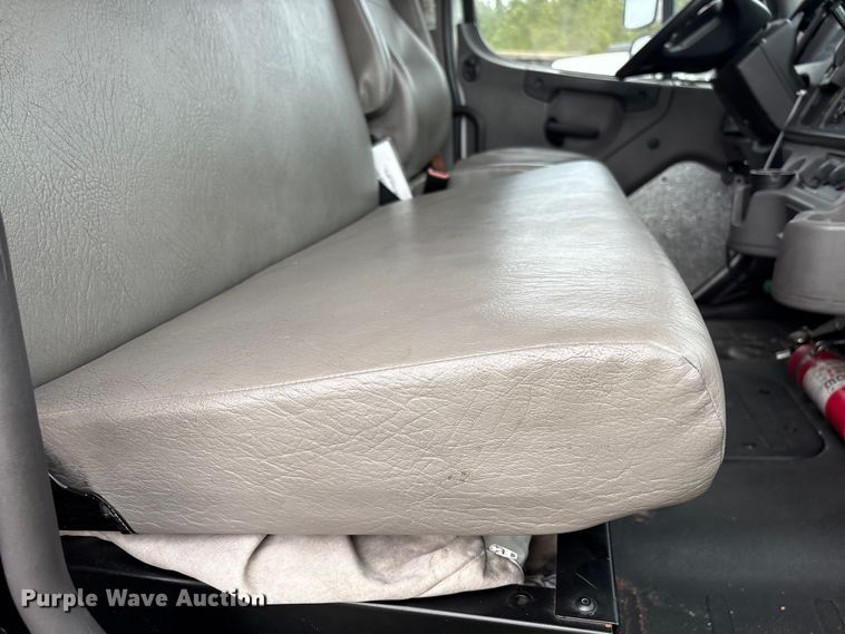 image for item YA1381 2018 Freightliner Business Class M2 box truck