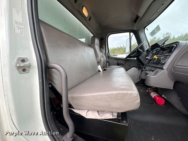 image for item YA1381 2018 Freightliner Business Class M2 box truck