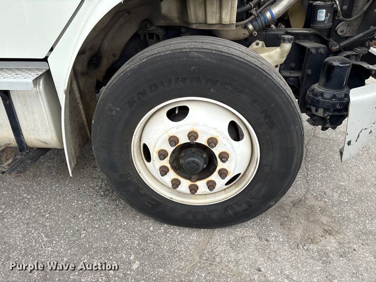 image for item YA1381 2018 Freightliner Business Class M2 box truck