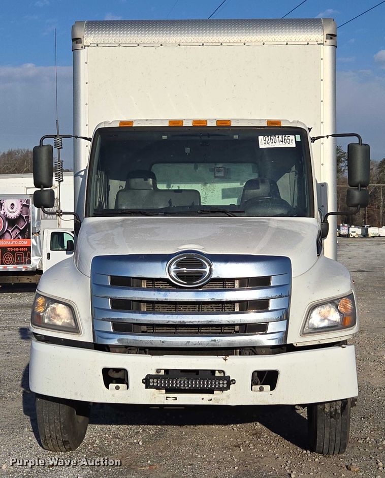 image for item YA1386 2020 Hino  box truck