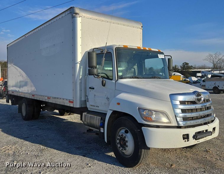 image for item YA1386 2020 Hino  box truck