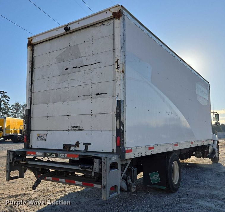 image for item YA1386 2020 Hino  box truck