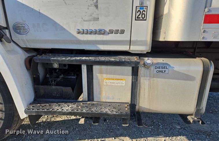 image for item YA1386 2020 Hino  box truck