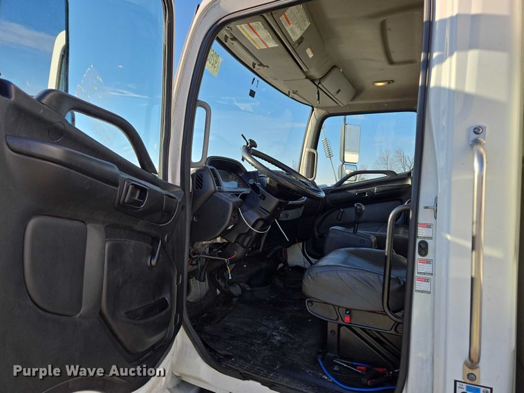 image for item YA1386 2020 Hino  box truck