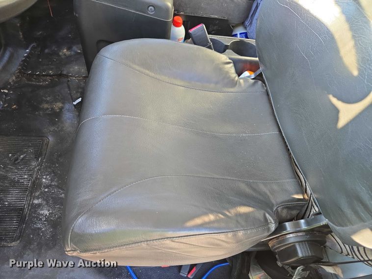 image for item YA1386 2020 Hino  box truck