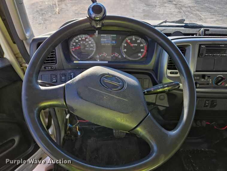 image for item YA1386 2020 Hino  box truck