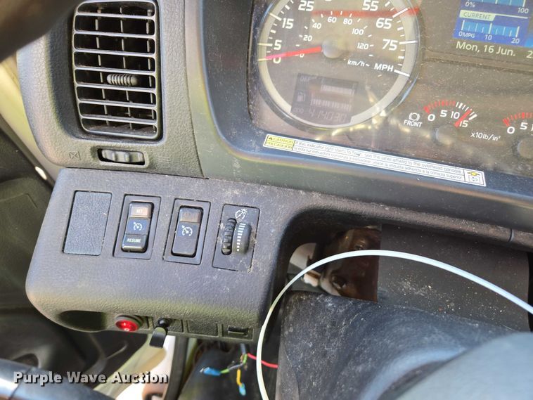 image for item YA1386 2020 Hino  box truck