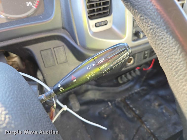 image for item YA1386 2020 Hino  box truck