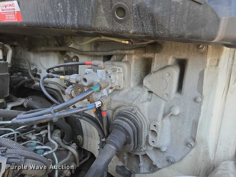 image for item YA1386 2020 Hino  box truck