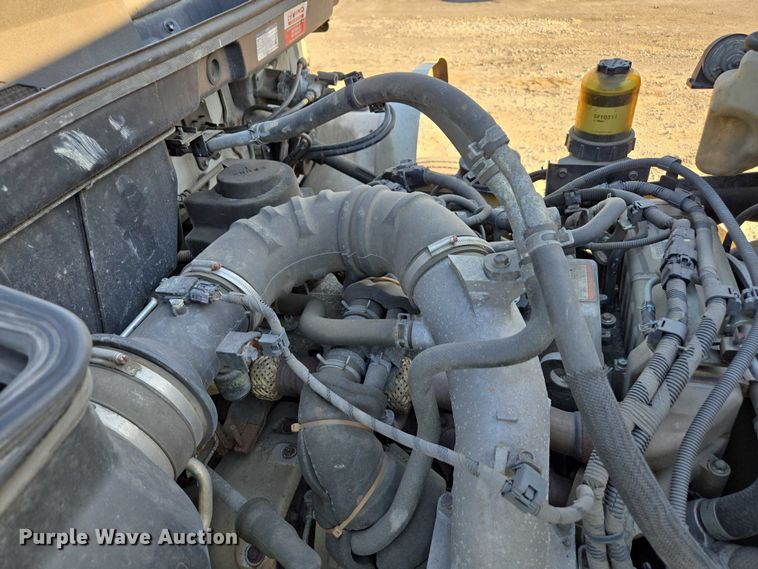 image for item YA1386 2020 Hino  box truck