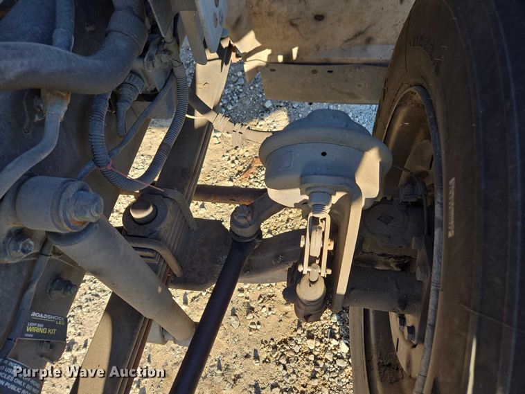 image for item YA1386 2020 Hino  box truck