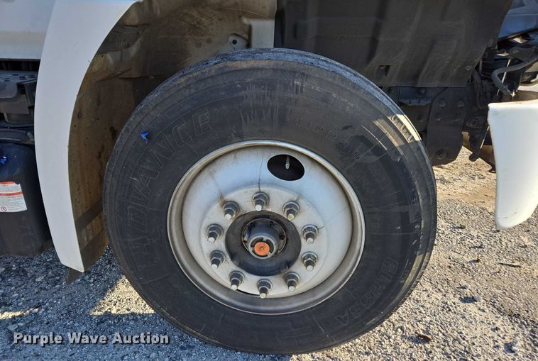 image for item YA1386 2020 Hino  box truck