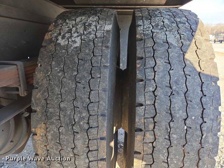 image for item YA1386 2020 Hino  box truck