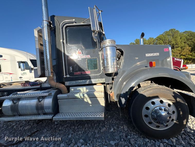 image for item YA1449 2018 Kenworth W900 semi truck