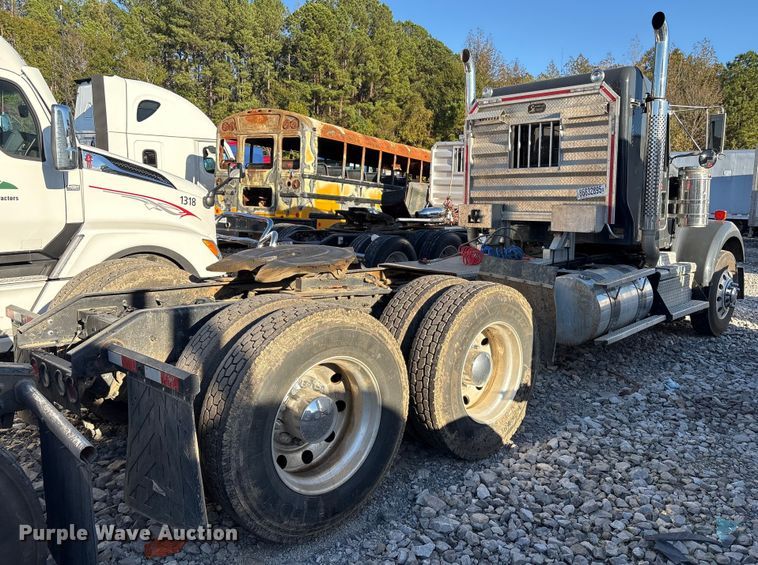 image for item YA1449 2018 Kenworth W900 semi truck