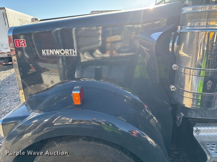 image for item YA1449 2018 Kenworth W900 semi truck