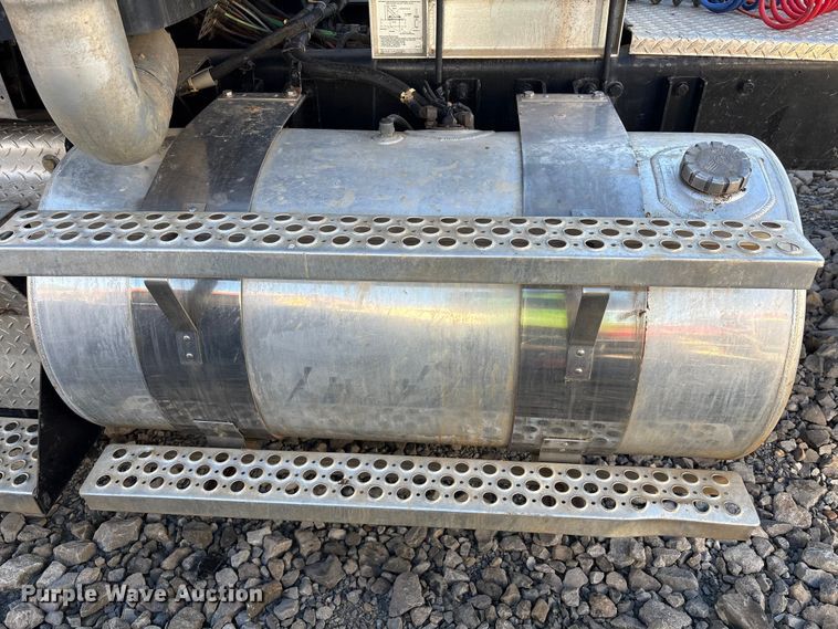 image for item YA1449 2018 Kenworth W900 semi truck