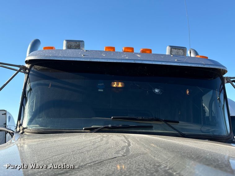 image for item YA1449 2018 Kenworth W900 semi truck