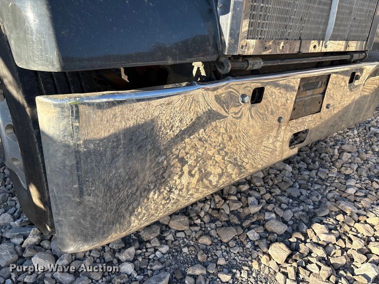 image for item YA1449 2018 Kenworth W900 semi truck