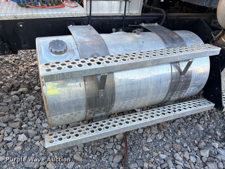 image for item YA1449 2018 Kenworth W900 semi truck