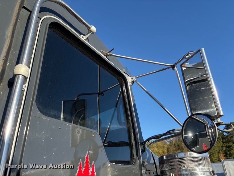 image for item YA1449 2018 Kenworth W900 semi truck